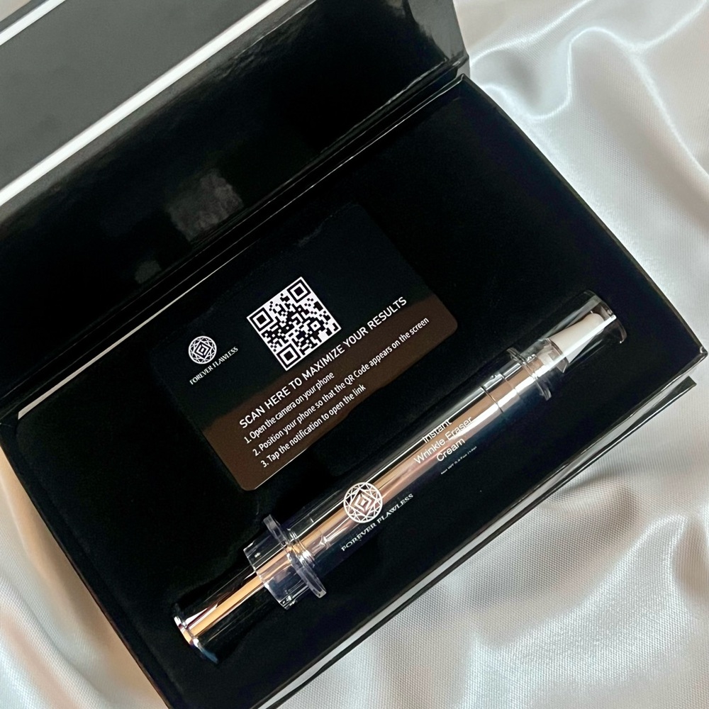 Forever Flawless Diamond 
Infused Instant Wrinkle Eraser Cream - Picture 2 of 4